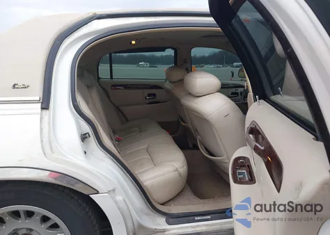 2000 Lincoln Town Car Cartier из США, поврежденный, VIN 1LNHM83W7YY867281